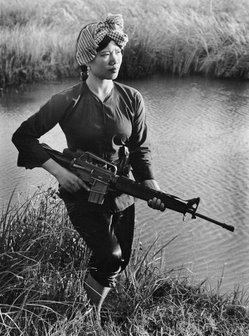 إمرأة مقاتلة من المقاومة الفيتنامية